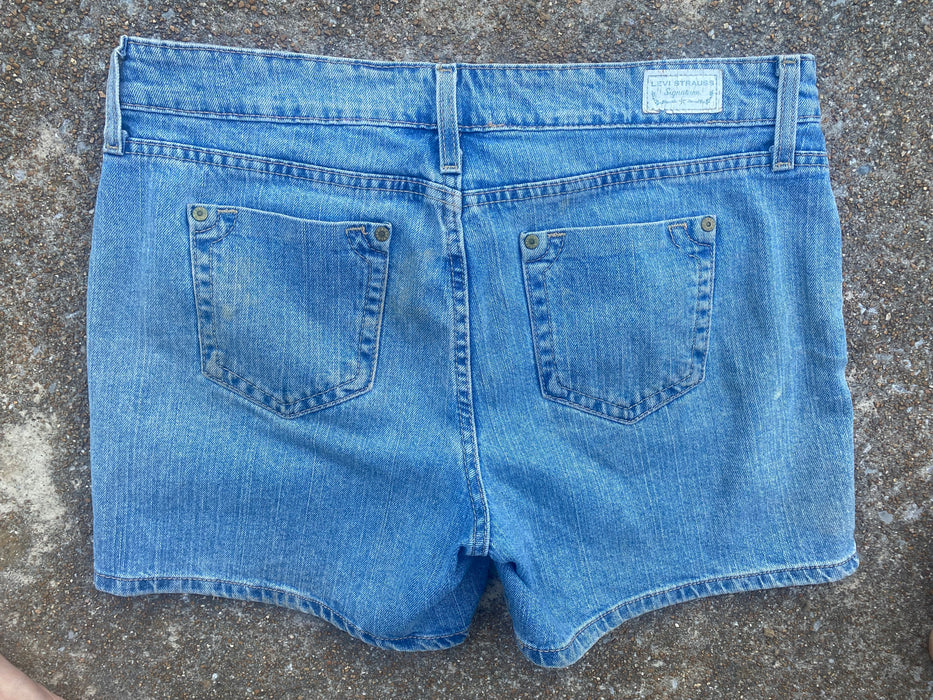 Leve Strauss Signature Denim Shorts - size 12