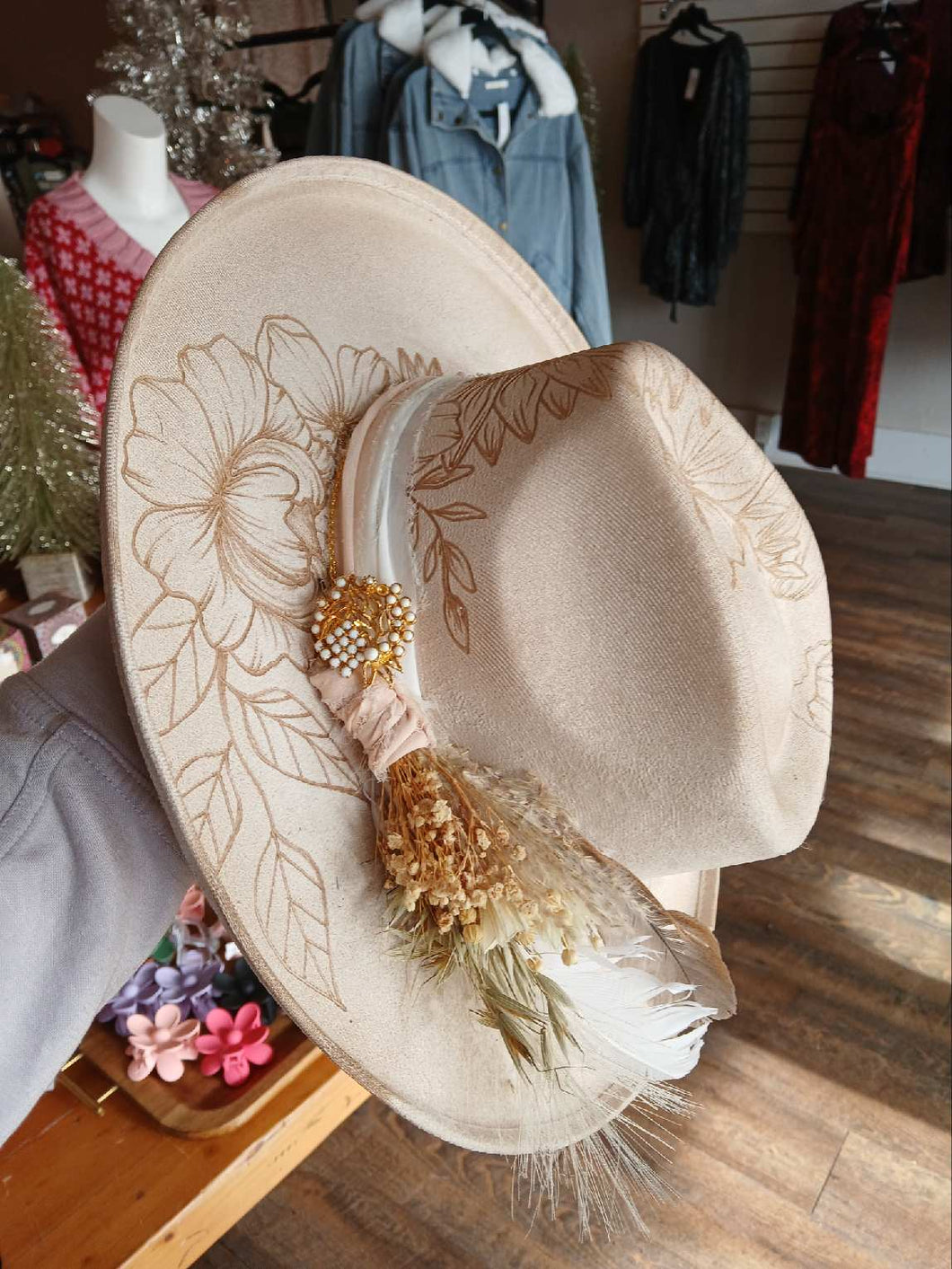 Ivory Floral Suede Burned hat - Medium