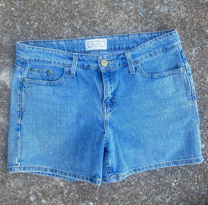 Leve Strauss Signature Denim Shorts - size 12