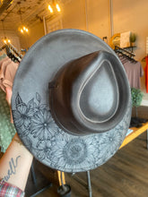 Load image into Gallery viewer, Grey Floral Burned suede Hat
