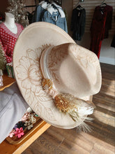 Load image into Gallery viewer, Ivory Floral Suede Burned hat - Medium
