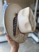 Load image into Gallery viewer, Dreamcatcher Arrowhead Rancher Hat
