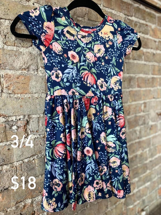 Size 3/4 floral cap sleeve dress