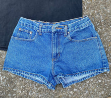 Load image into Gallery viewer, Size 5 vintage Denim
