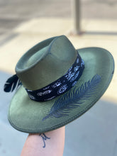 Load image into Gallery viewer, Green Feathers Rancher Hat
